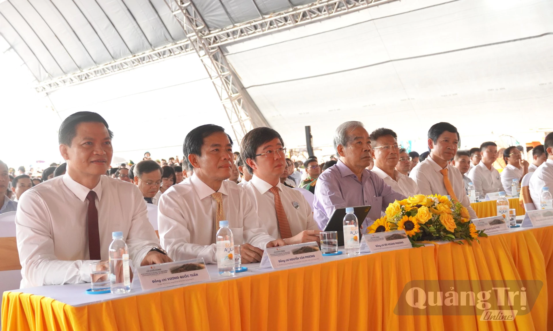 Các đại biểu dự lễ khởi công - Ảnh: X.P
