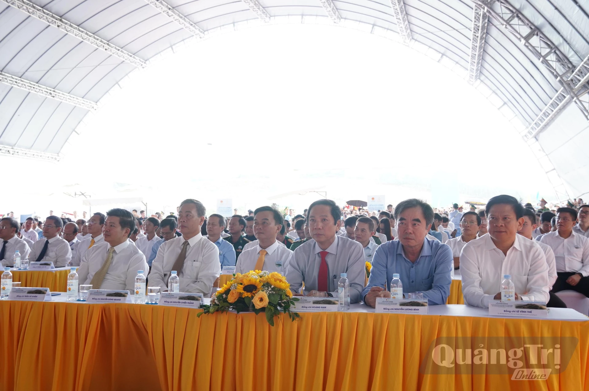 Các đại biểu dự lễ khởi công - Ảnh: X.P