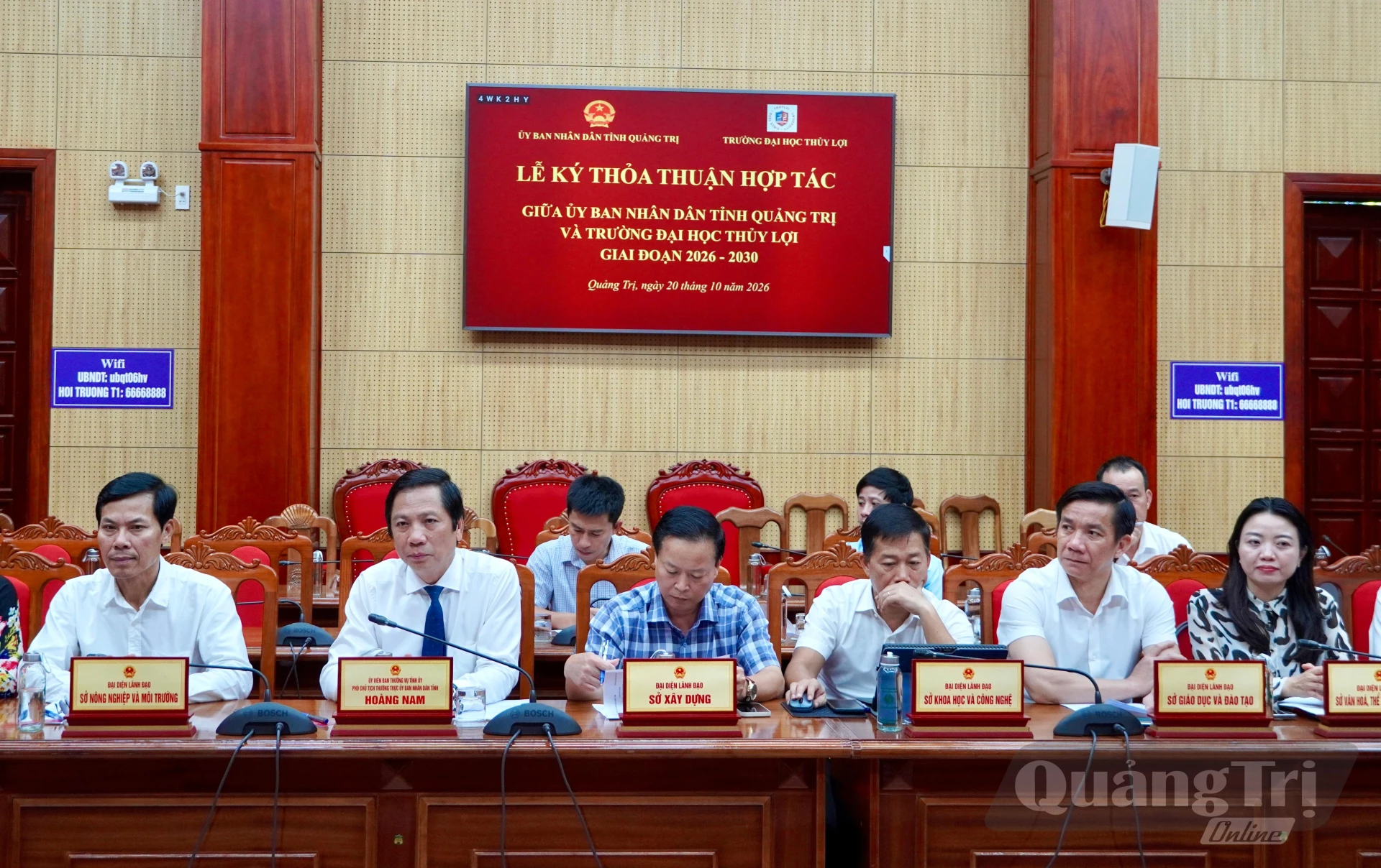 Các đại biểu dự buổi lễ - Ảnh: H.N