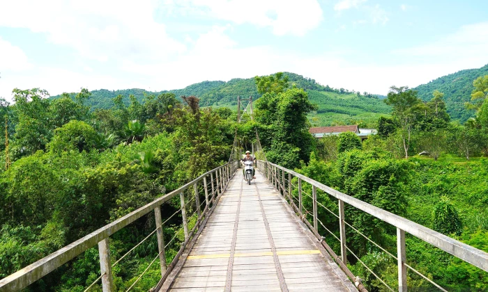 Nỗi lo cầu treo xuống cấp