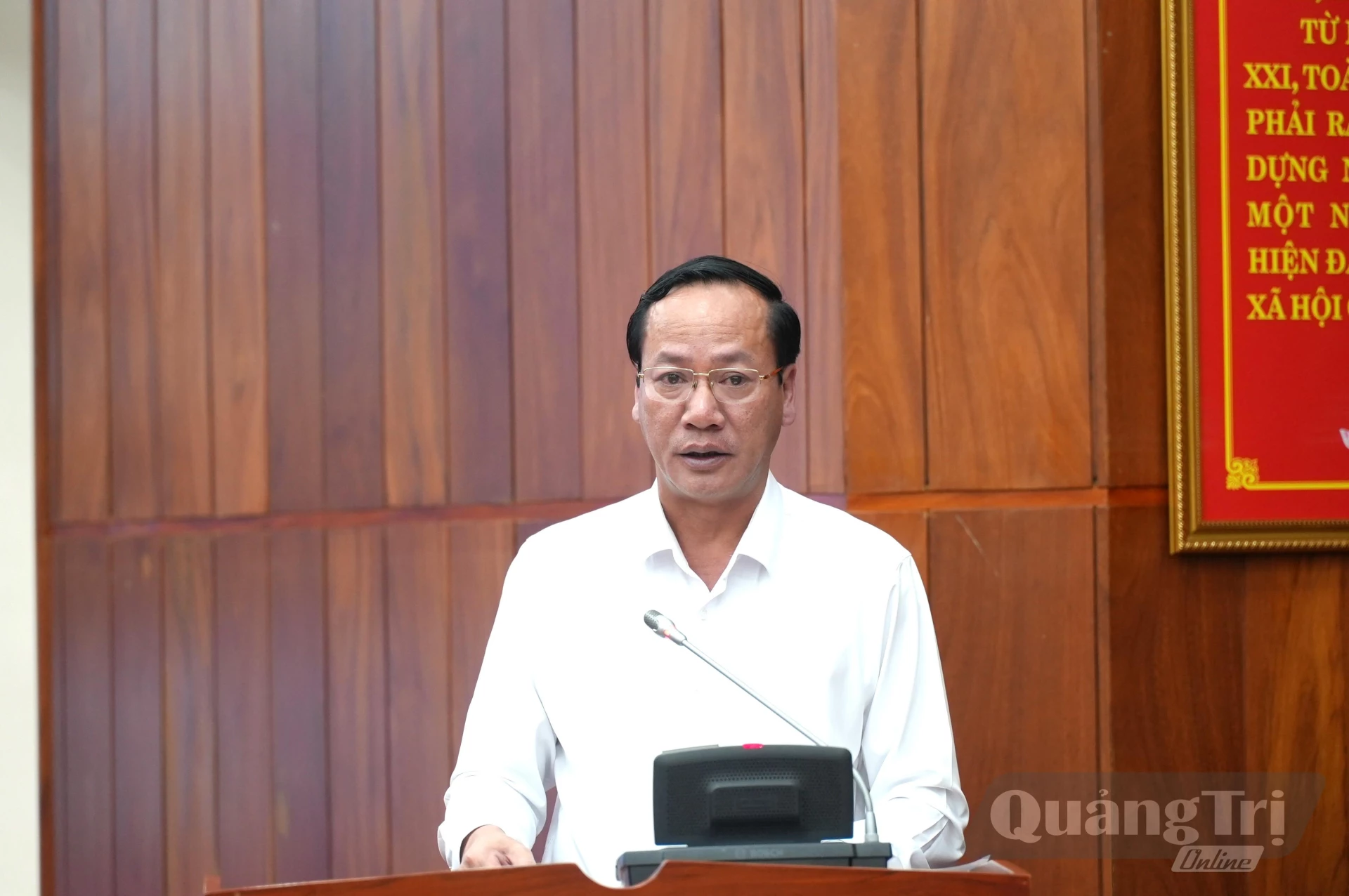 Lãnh đạo Sở Tài chính báo cáo về tiến độ giải ngân nguồn vốn đầu tư công các dự án về về phát triển khoa học, công nghệ, đổi mới sáng tạo và chuyển đổi số - Ảnh: T.Đ
