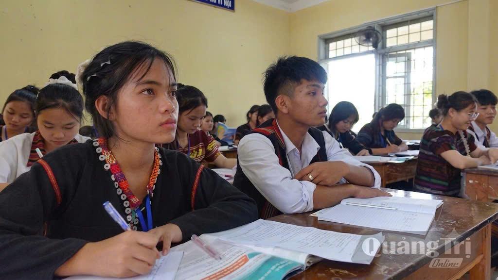 Mỗi học sinh khi rời ghế nhà trường sẽ luôn mang theo niềm tự hào về cội nguồn văn hóa của cha ông - Ảnh: A.T