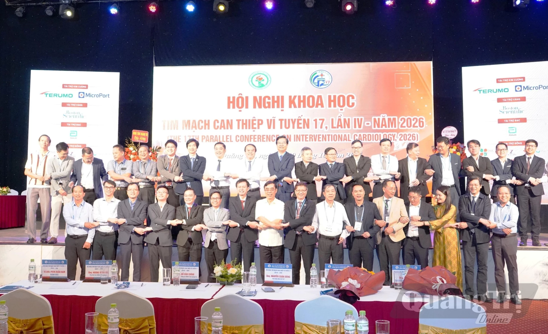 Đại biểu chụp hình lưu niệm - Ảnh: Đ.V