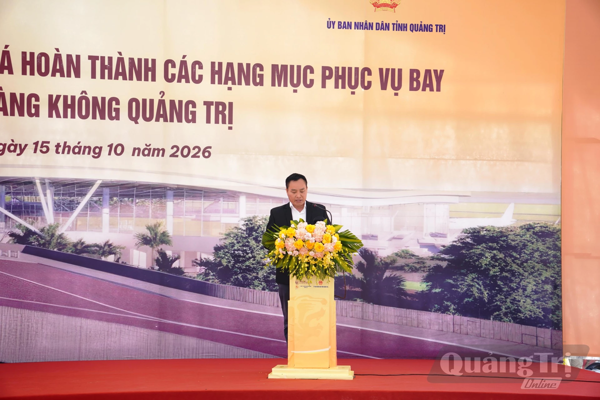 Đại diện doanh nghiệp dự án báo cáo tổng thể Dự án Cảng hàng không Quảng Trị - Ảnh: Đ.V
