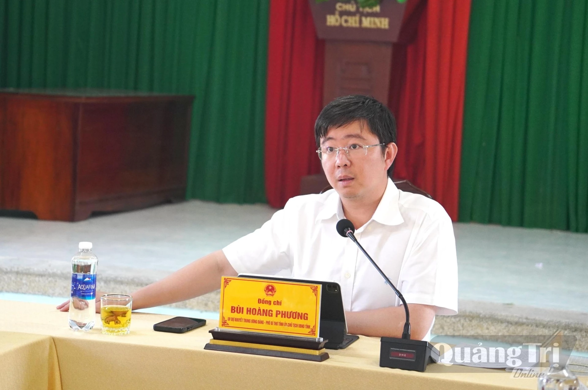 Đồng chí Bùi Hoàng Phương, Chủ tịch UBND tỉnh Chủ tịch UBND tỉnh đề nghị các chủ đầu tư phối hợp với các sở, ngành, địa phương liên quan thống nhất phương án để trình UBND tỉnh xem xét - Ảnh: Đ.V