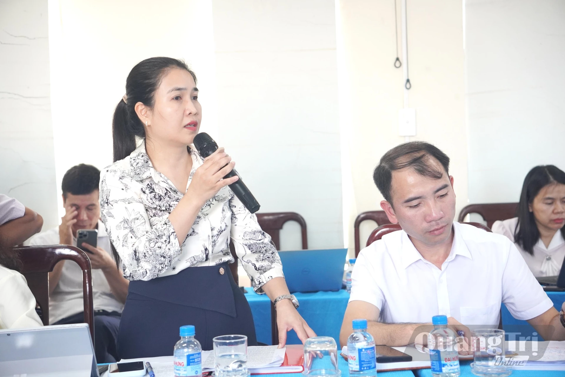 Đại diện lãnh đạo các xã báo cáo tại buổi làm việc - Ảnh: Đ.V