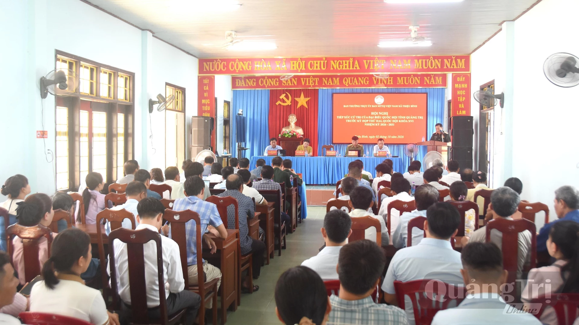 Quang cảnh buổi tiếp xúc cử tri tại xã Triệu Bình - Ảnh: Đ.V