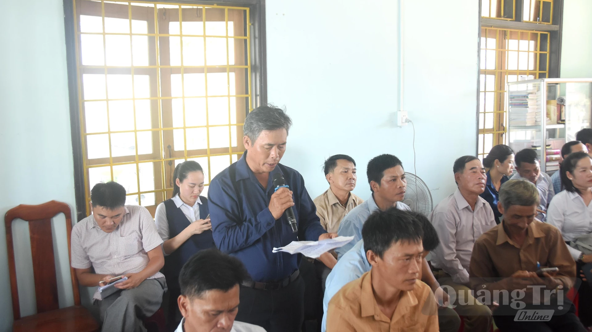 Cử tri xã Triệu Bình trình bày kiến nghị - Ảnh: Đ.V