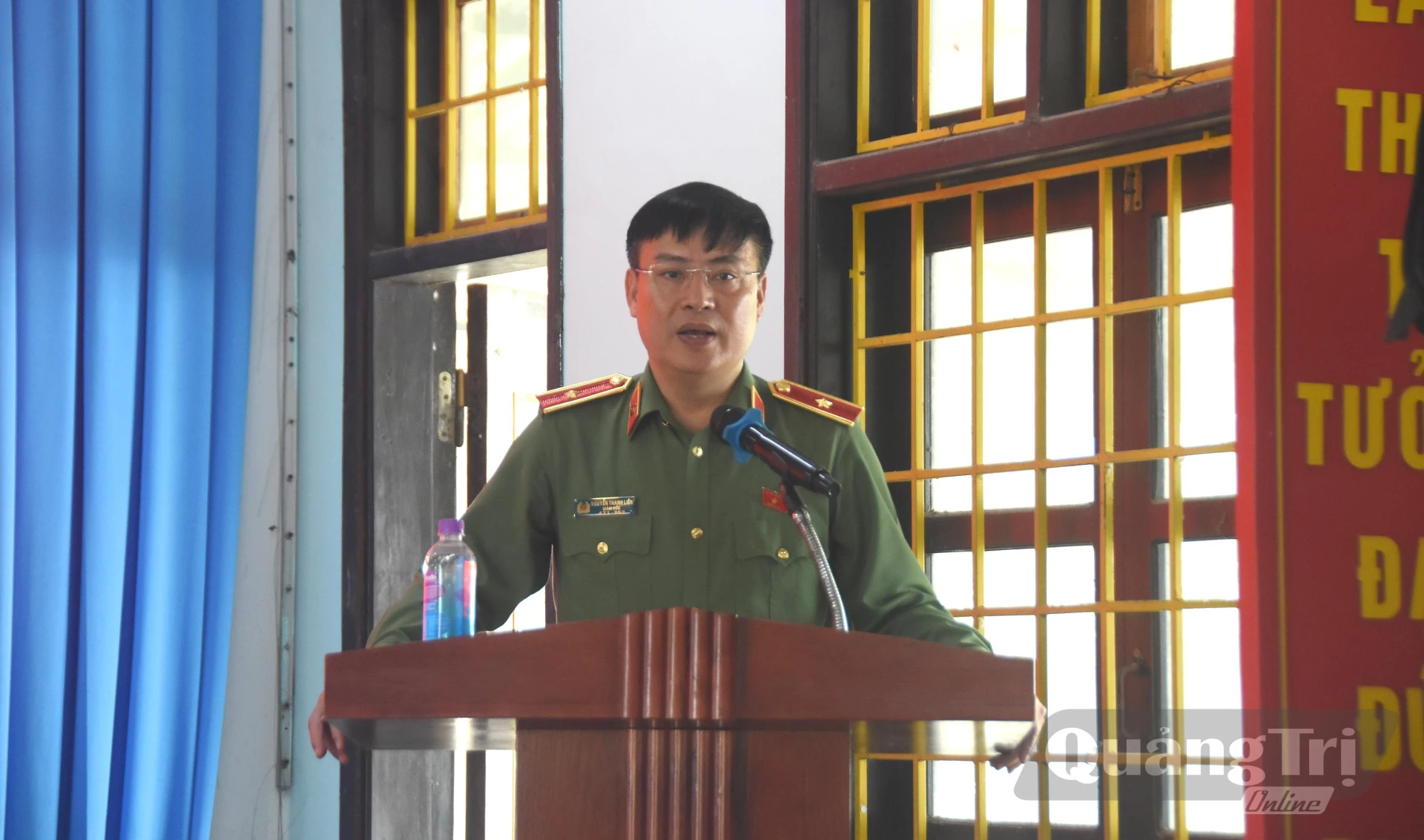 Đồng chí Thiếu tướng Nguyễn Thanh Liêm, Giám đốc Công an tỉnh phát biểu trao đổi một số nội dung cử tri quan tâm - Ảnh: Đ.V