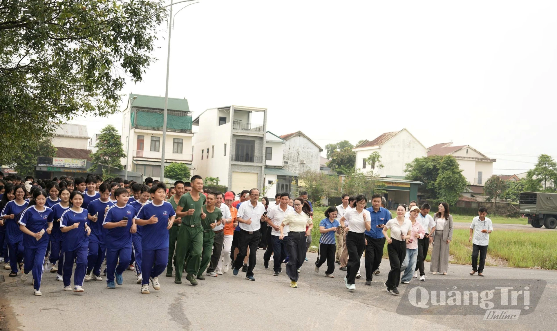 Đông đảo học sinh, vận động viên trên địa bàn xã Cam Lộ tham gia giải chạy vì cộng đồng UpRace 2026 - Ảnh: Đ.V