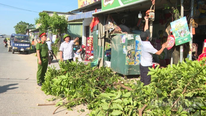 Xã Triệu Bình: Ra quân giải tỏa vi phạm, lập lại trật tự hành lang an toàn giao thông