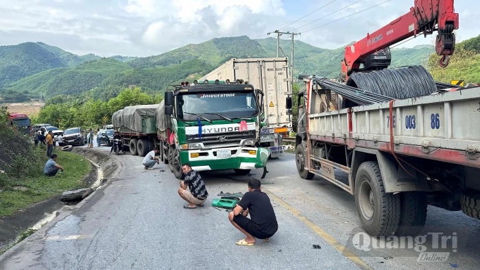 Quốc lộ 12 ùn tắc kéo dài khoảng 1km