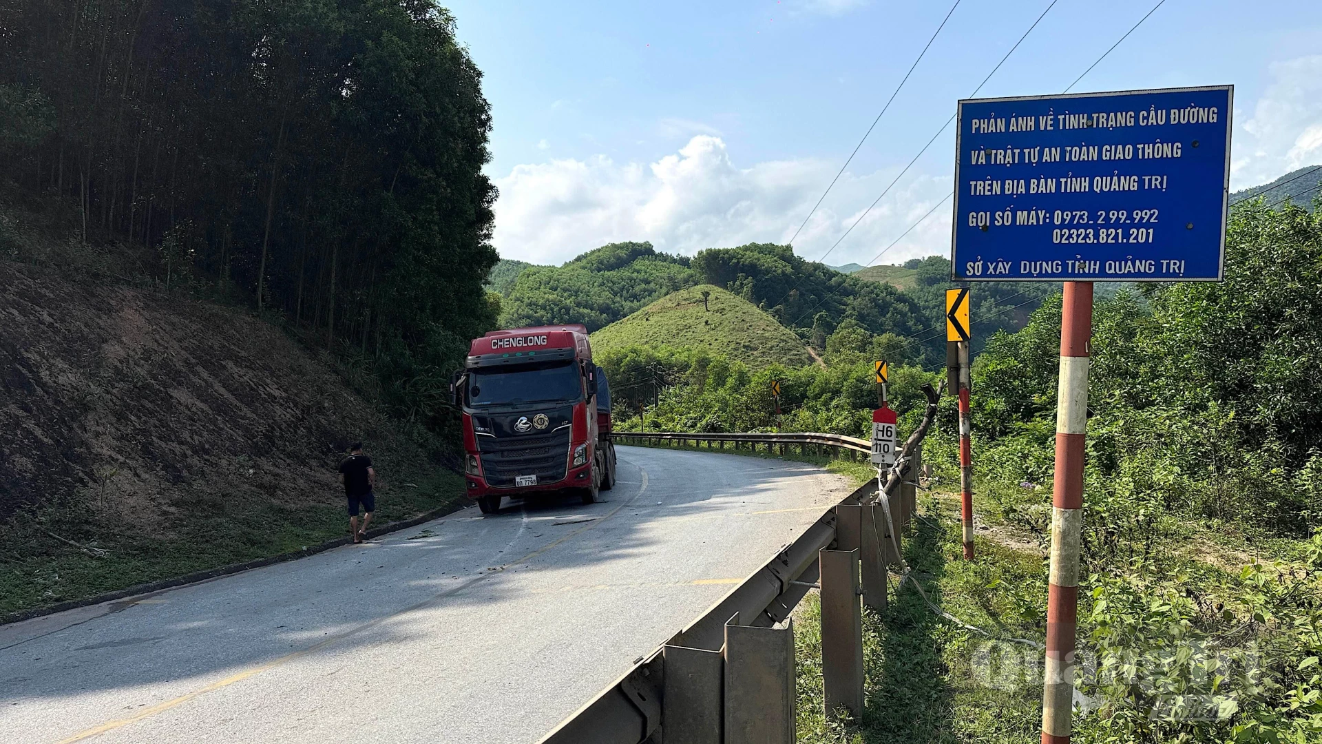Biển thông tin ven đường để thông báo tình trạng ùn tắc - Ảnh: Quang Ngọc.