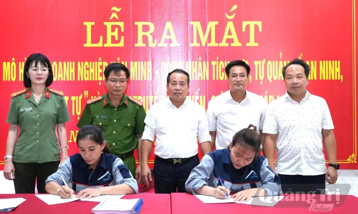 'Doanh nghiệp văn minh-Công nhân tích cực, tự quản về an ninh, trật tự'