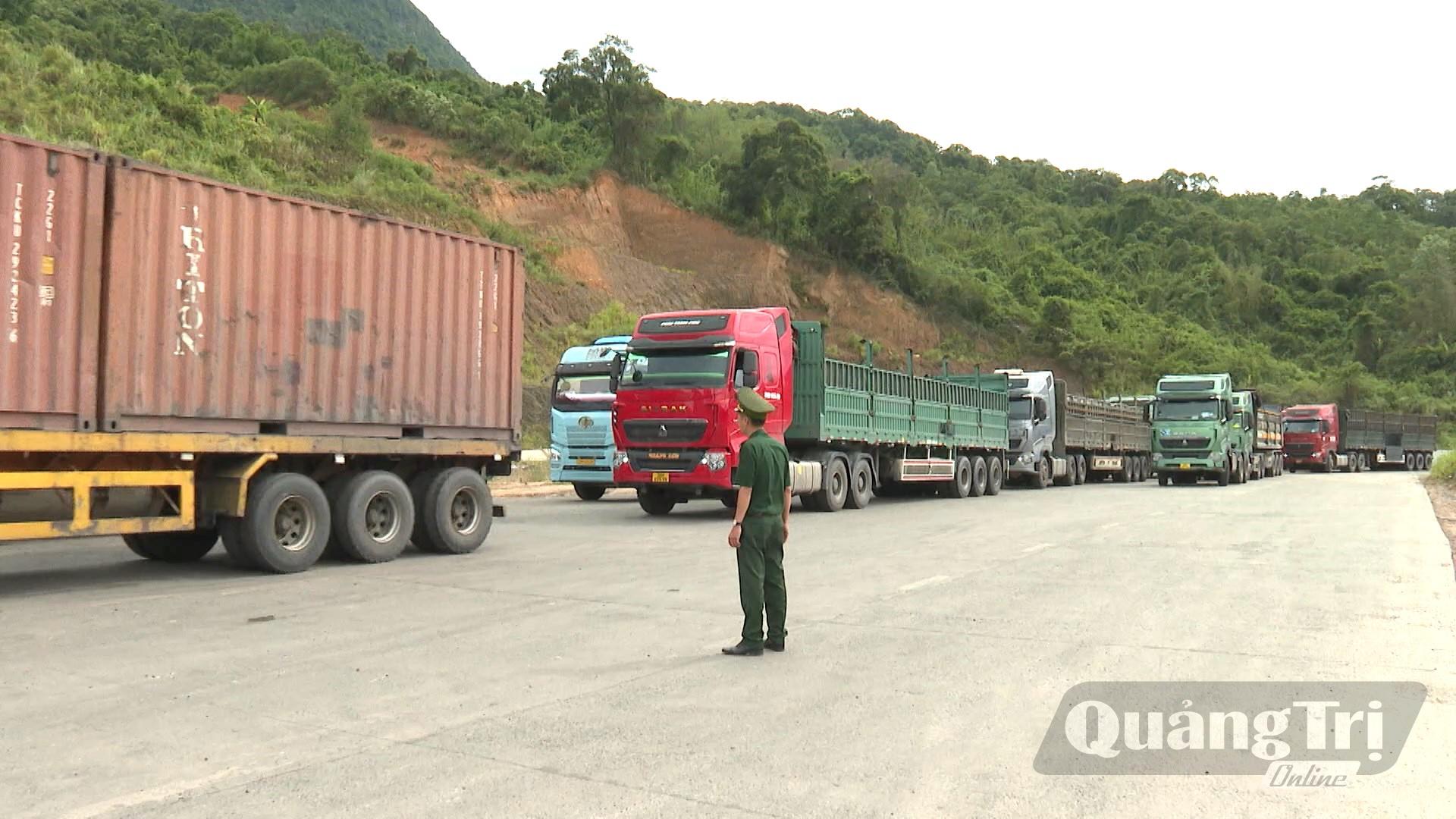 Hoạt động thương mại qua các cửa khẩu quốc tế trên địa bàn tỉnh Quảng Trị tiếp tục tăng trưởng - Ảnh: Q.V