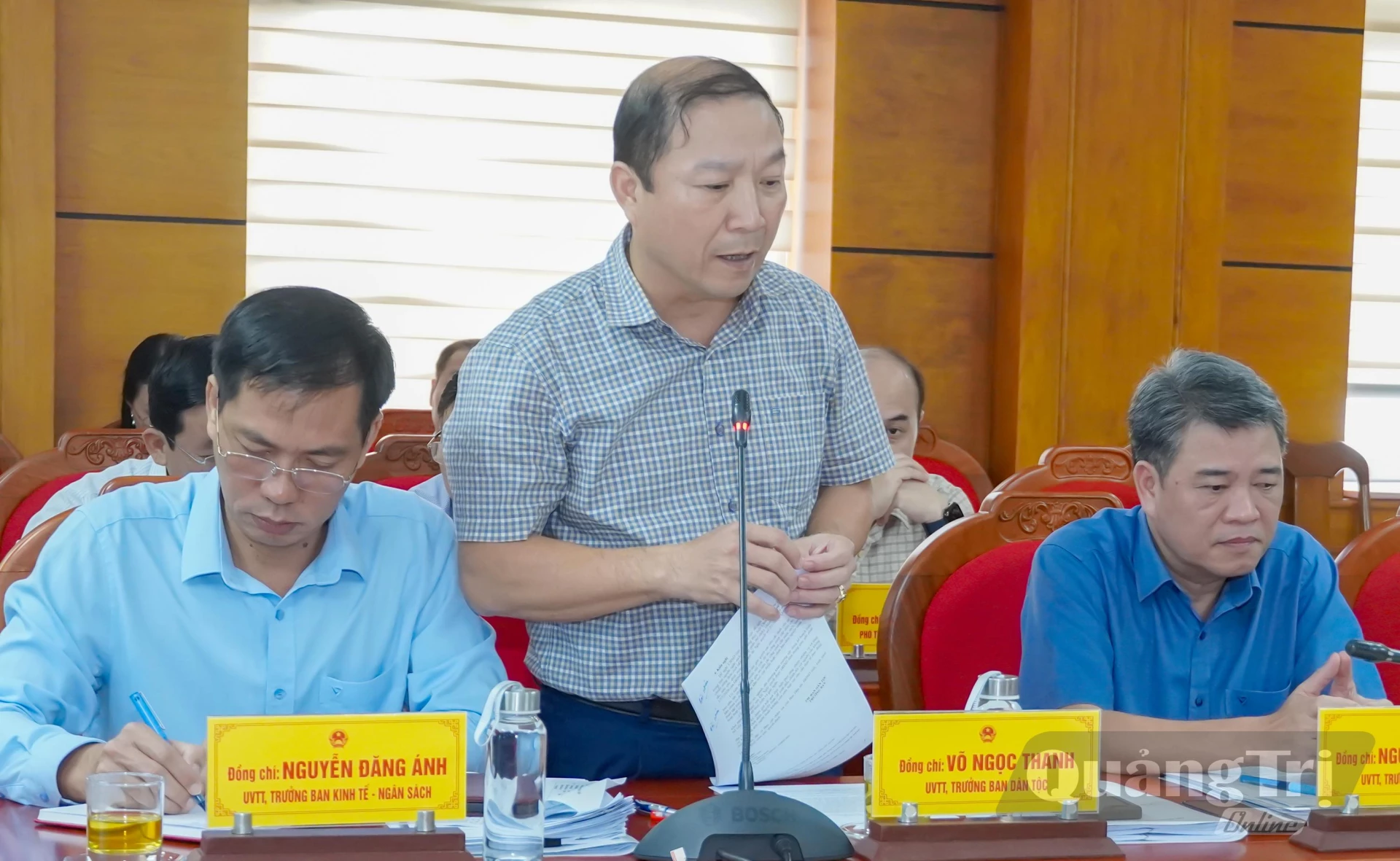 Các đại biểu báo cáo tại phiên họp - Ảnh: N.H