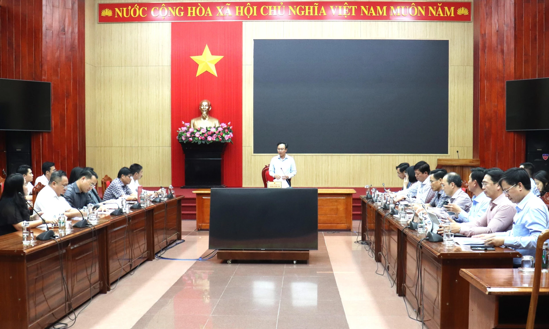 Quang cảnh cuộc họp - Ảnh: L.T