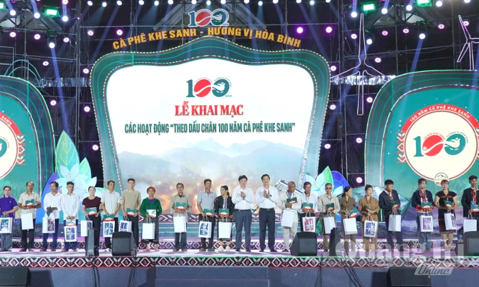 Lễ khai mạc các hoạt động 'Theo dấu chân 100 năm cà phê Khe Sanh'