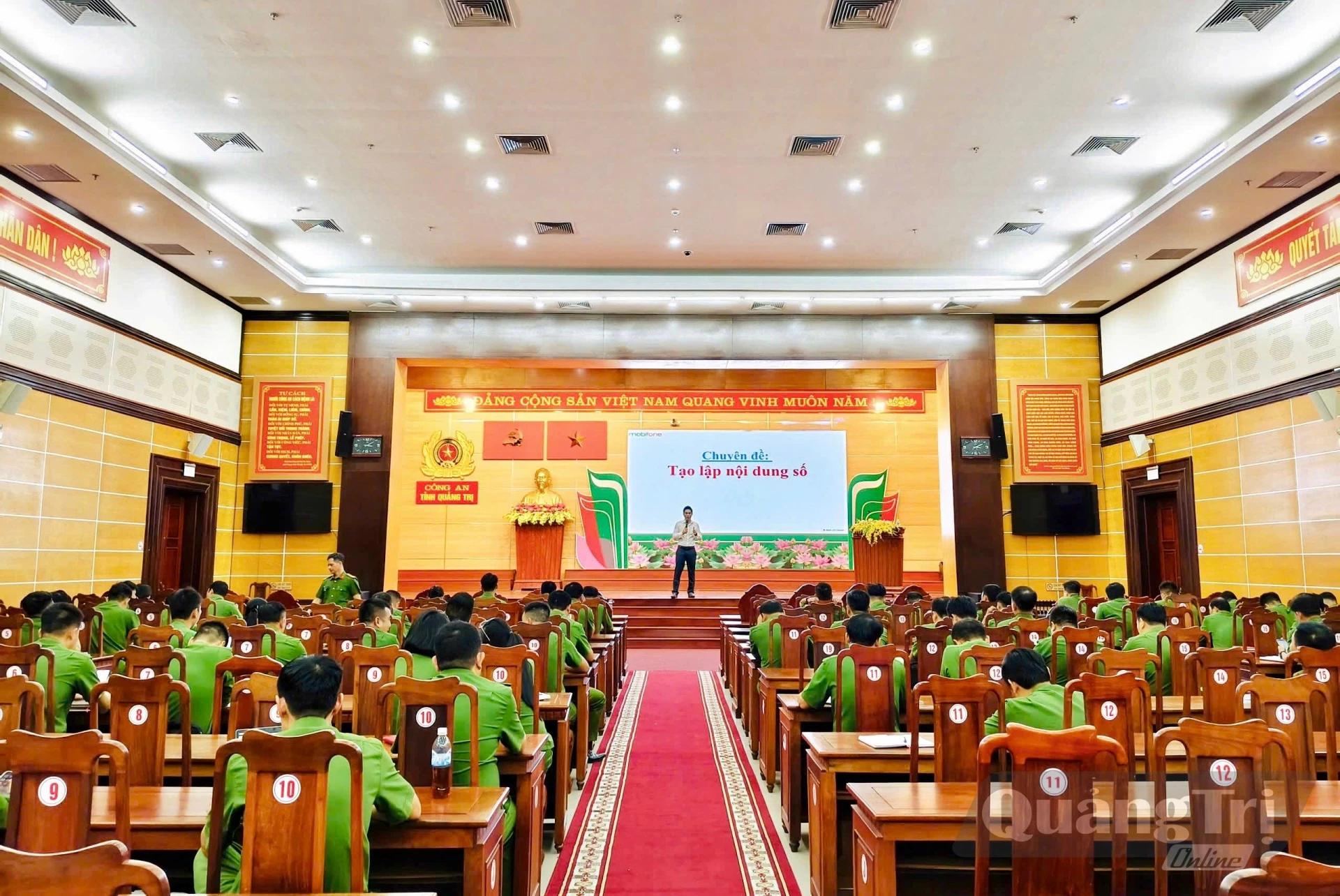 MobiFone Quảng Trị tổ chức tập huấn chuyển đổi số cho cán bộ, chiến sĩ Công an tỉnh Quảng Trị - Ảnh: K.L