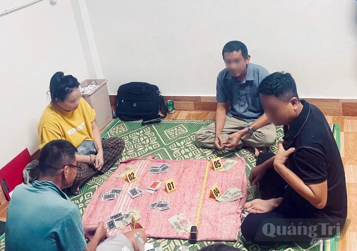 Công an xã Quảng Trạch khởi tố 4 đối tượng đánh bạc