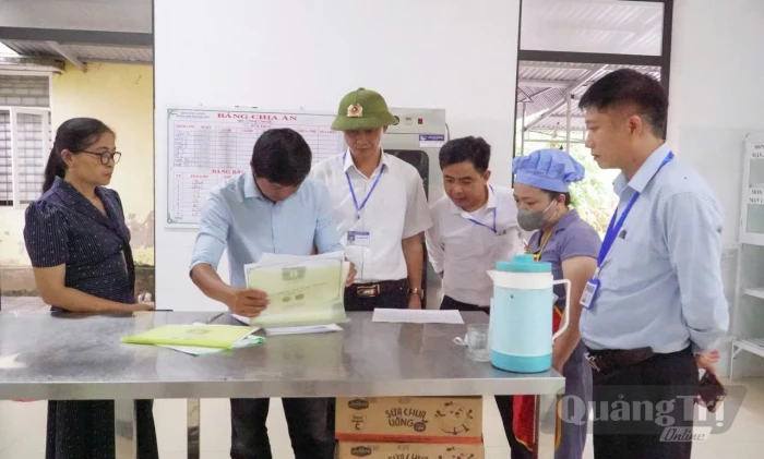 Bảo đảm an toàn thực phẩm tại các bếp ăn trường học