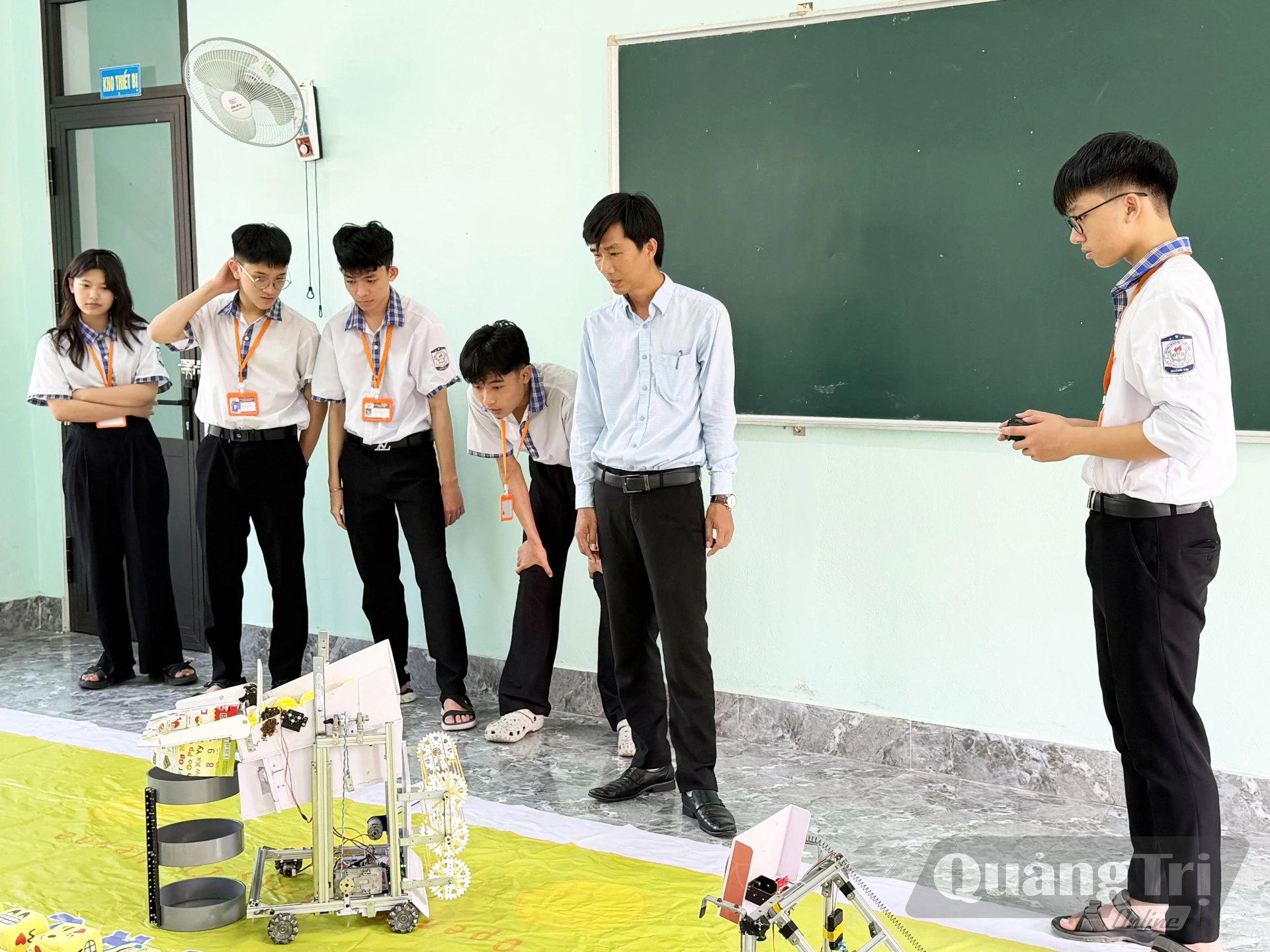 - Các nhà trương chú trọng giáo dục STEM và thực hành nhằm giúp học sinh vận dụng kiến thức vào thực tiễn - Ảnh: Nh.V
