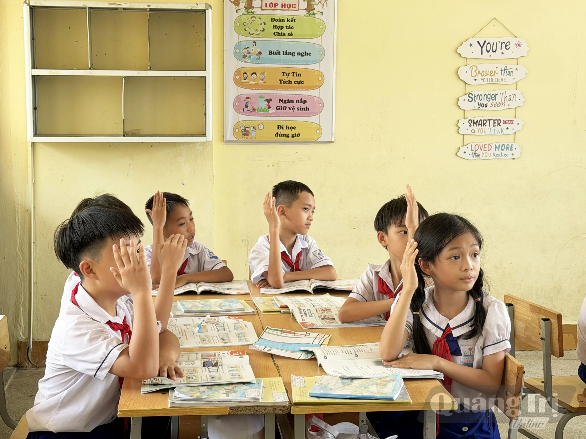 Các trường học đều chú trọng việc tạo môi trường để học sinh tiếp cận tiếng Anh mọi lúc, mọi nơi - Ảnh: Nh.V