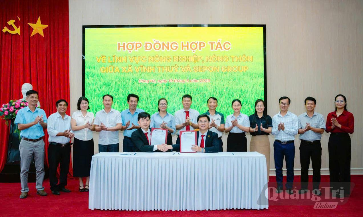 Ký kết hợp tác giữa Sepon Group với UBND xã Vĩnh Thủy - Ảnh: P.X.D