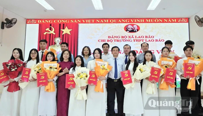 Tạo nguồn đảng viên vùng biên