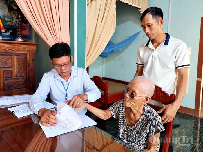 Đưa thủ tục hành chính đến với người yếu thế