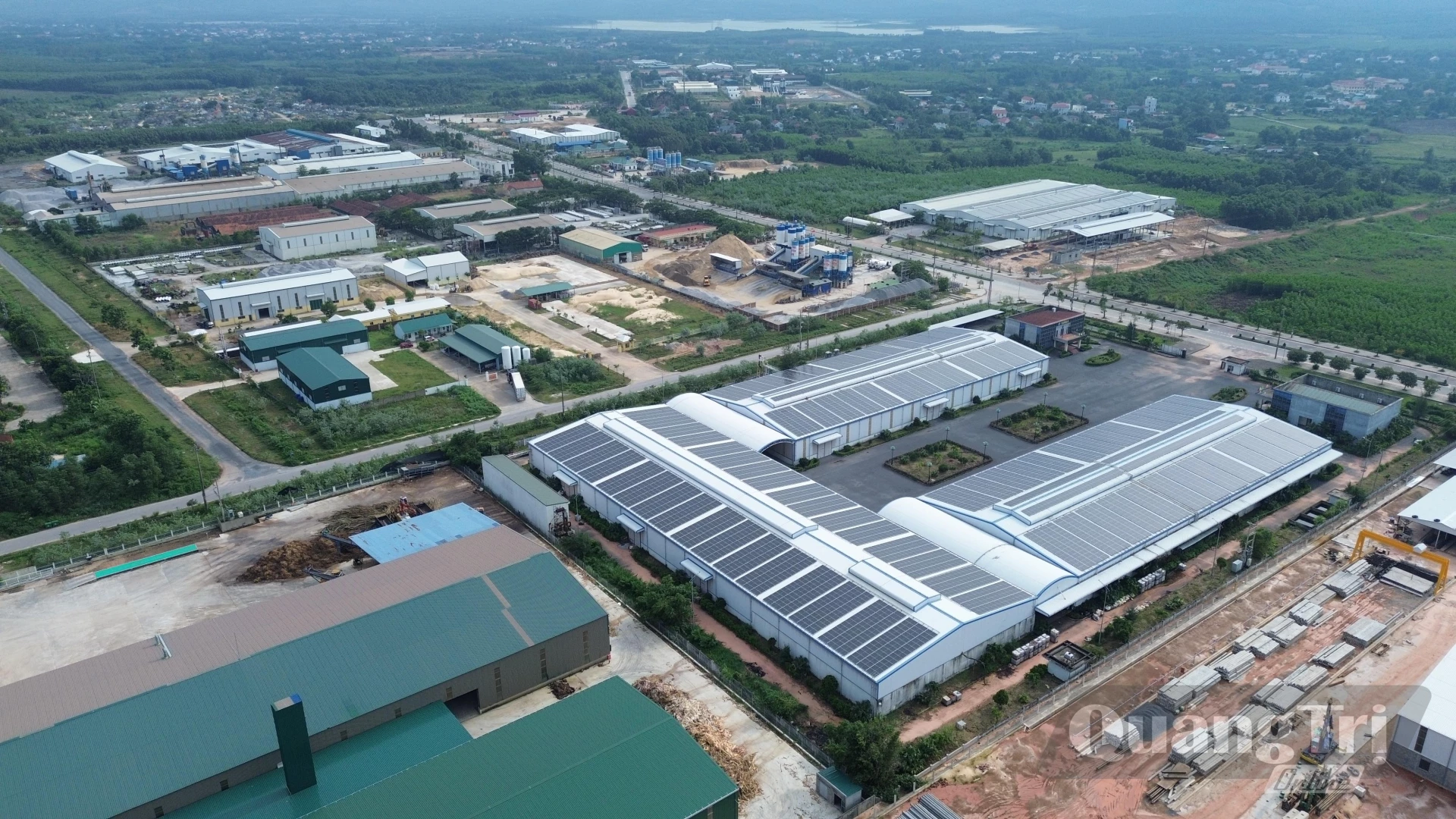 Một góc Khu công nghiệp Bắc Đồng Hới - Ảnh: B.C