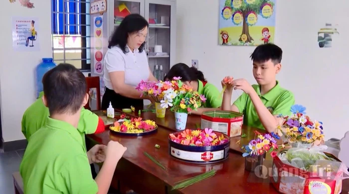 Từ đôi tay đặc biệt đến những mùa hoa