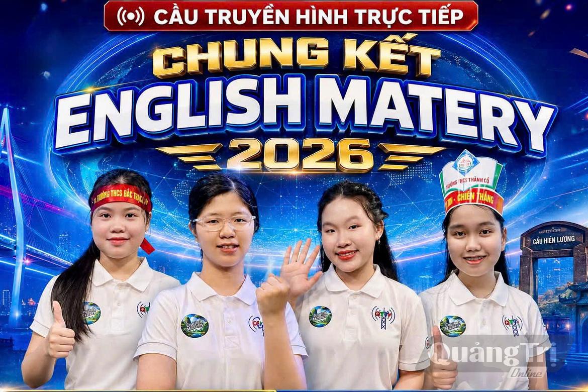 Lê Trà My (thứ nhất từ phải sang) và 3 bạn chơi tại vòng chung kết English Mastery 2026 - Ảnh: T.H