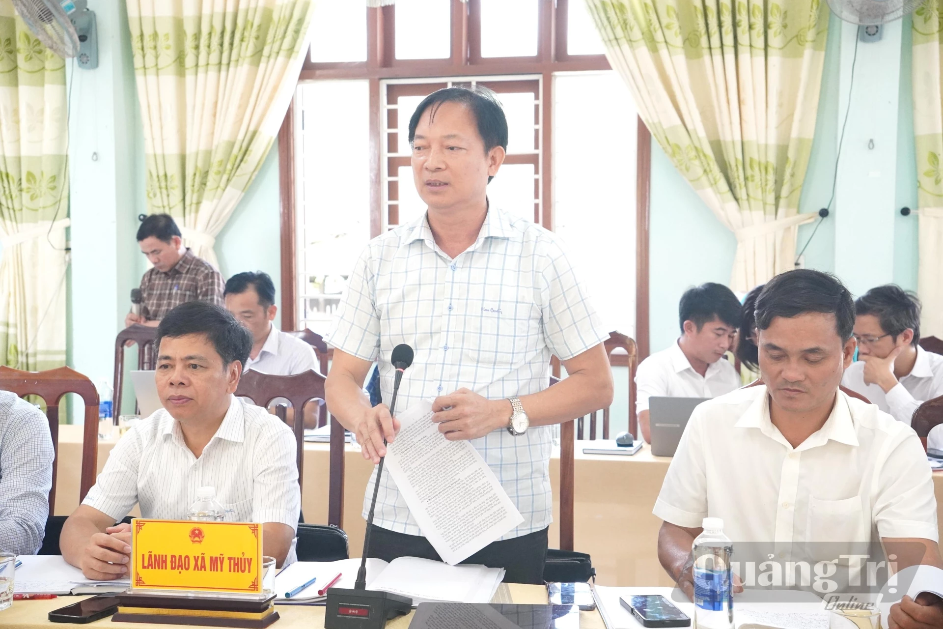 Đại diện lãnh đạo các xã báo cáo tại buổi làm việc - Ảnh: Đ.V