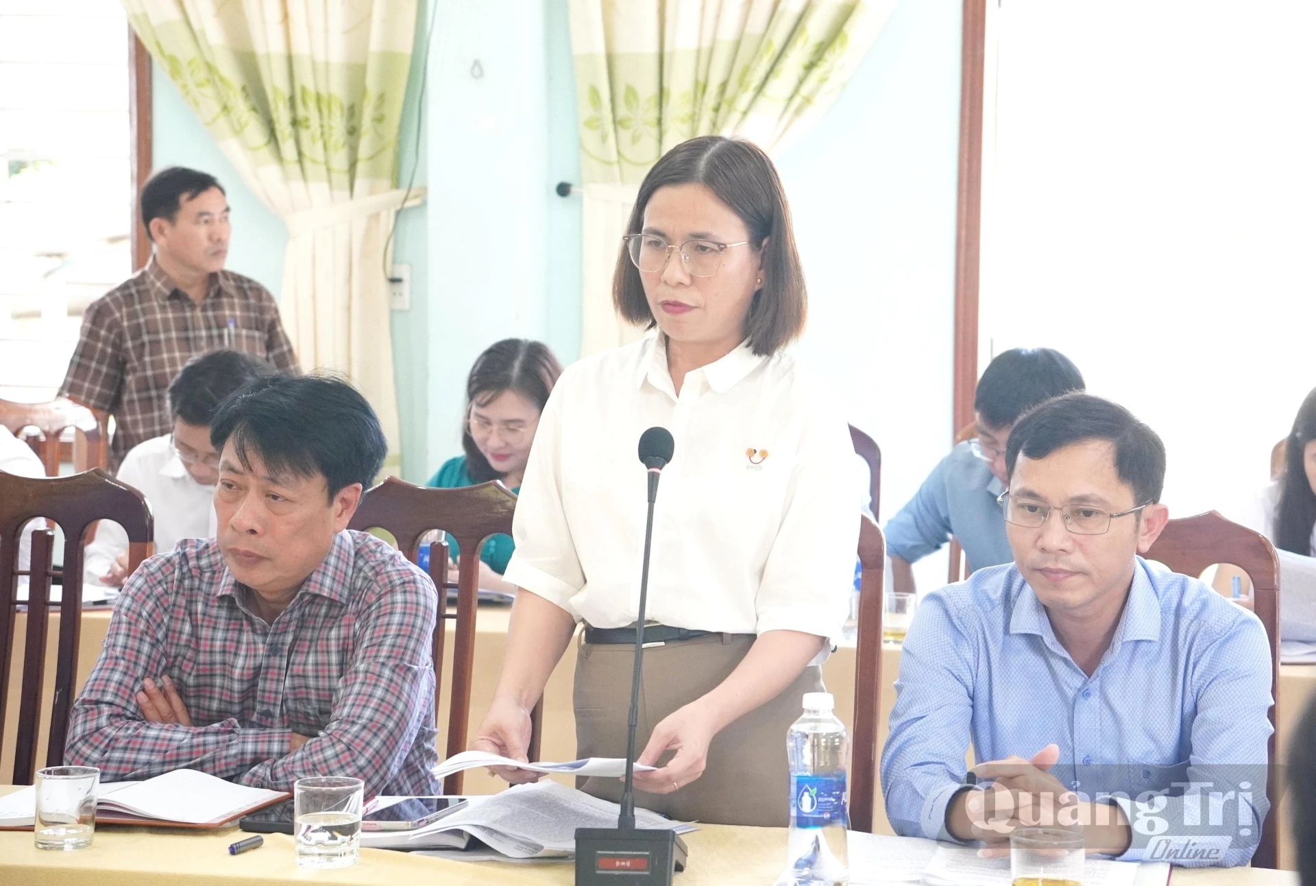 Đại diện lãnh đạo các xã báo cáo tại buổi làm việc - Ảnh: Đ.V