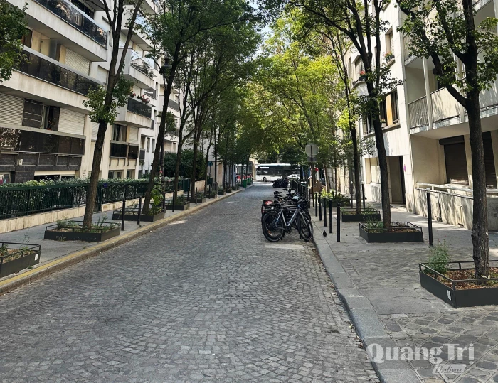 Paris, trên những dặm dài...