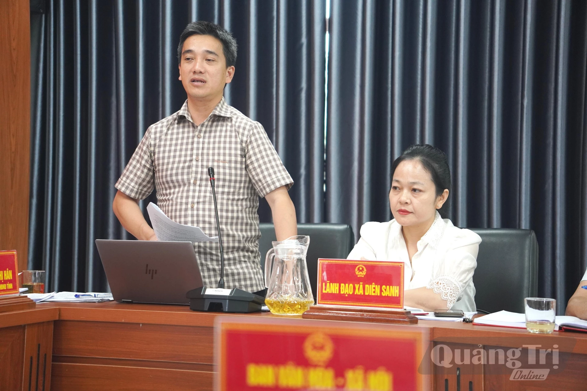 Đại diện lãnh đạo các xã báo cáo tại buổi làm việc - Ảnh: Đ.V