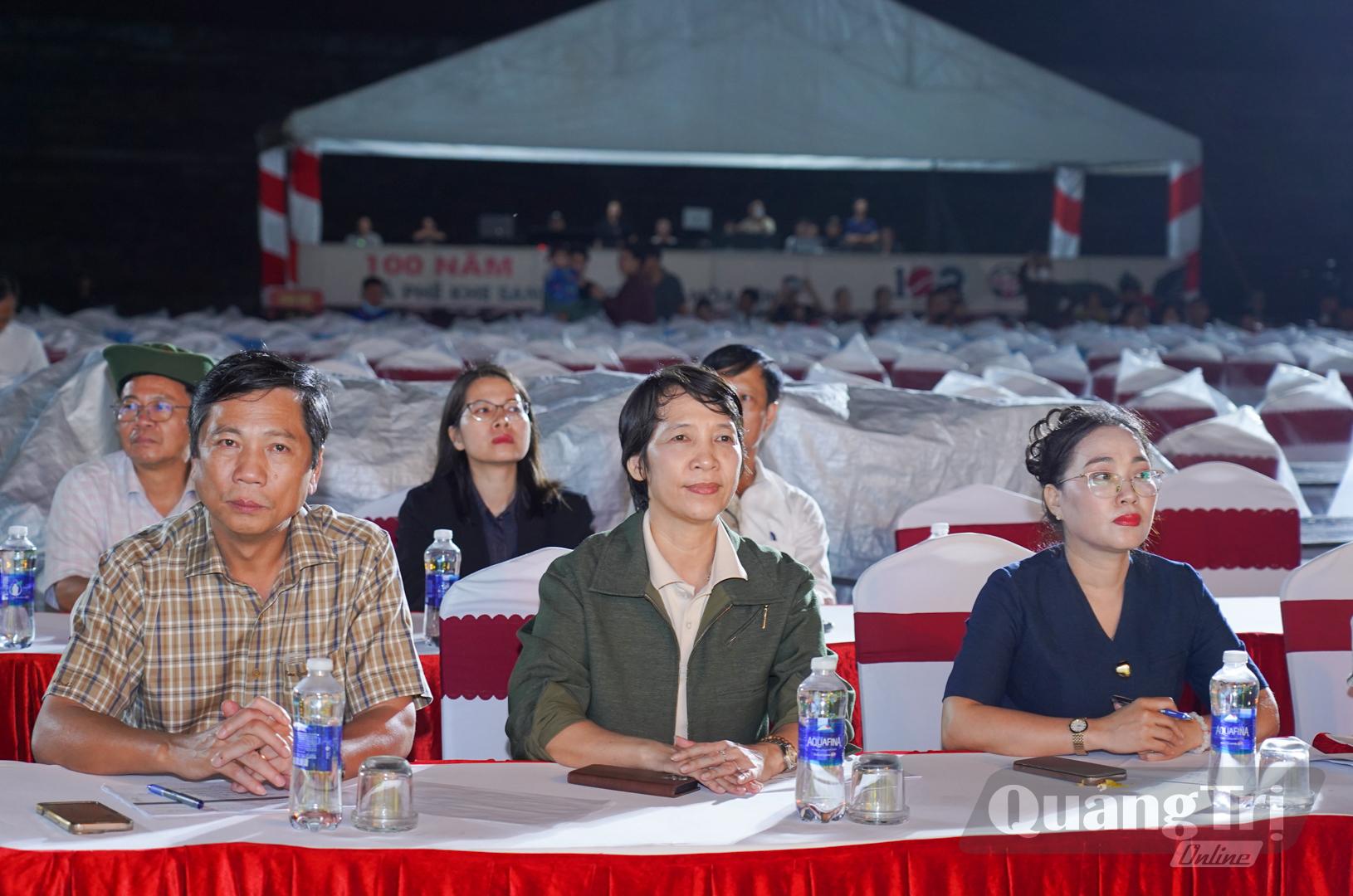 Đồng chí Hoàng Nam, UVBTV Tỉnh ủy, Phó Chủ tịch Thường trực UBND tỉnh Quảng Trị tham dự chỉ đạo tổng duyệt - Ảnh: Lê Trường