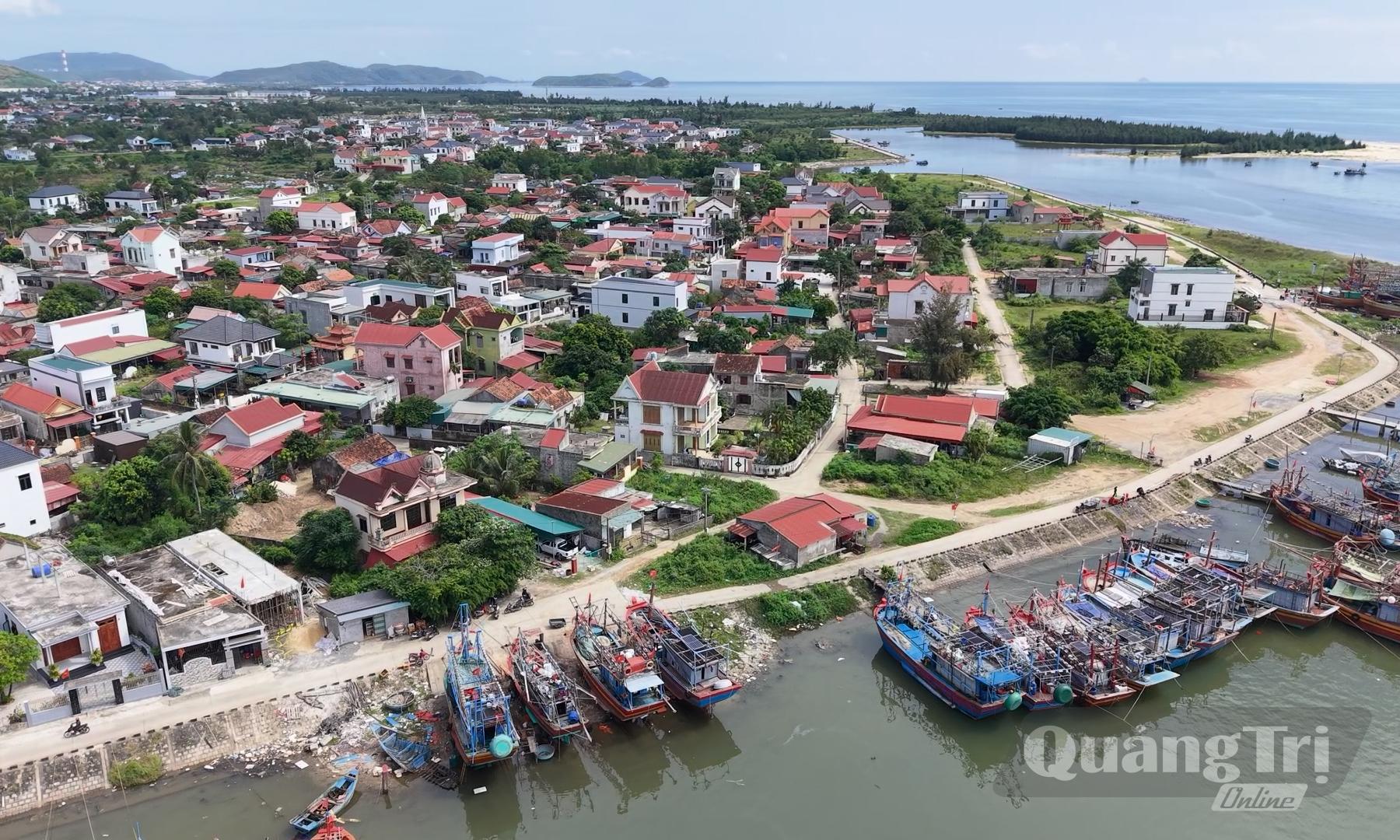 Diện mạo nông thôn mới ở thôn Hải Đông, xã Phú Trạch ngày càng khang trang nhờ sự chung tay, góp sức của Nhân dân - Ảnh: C.V