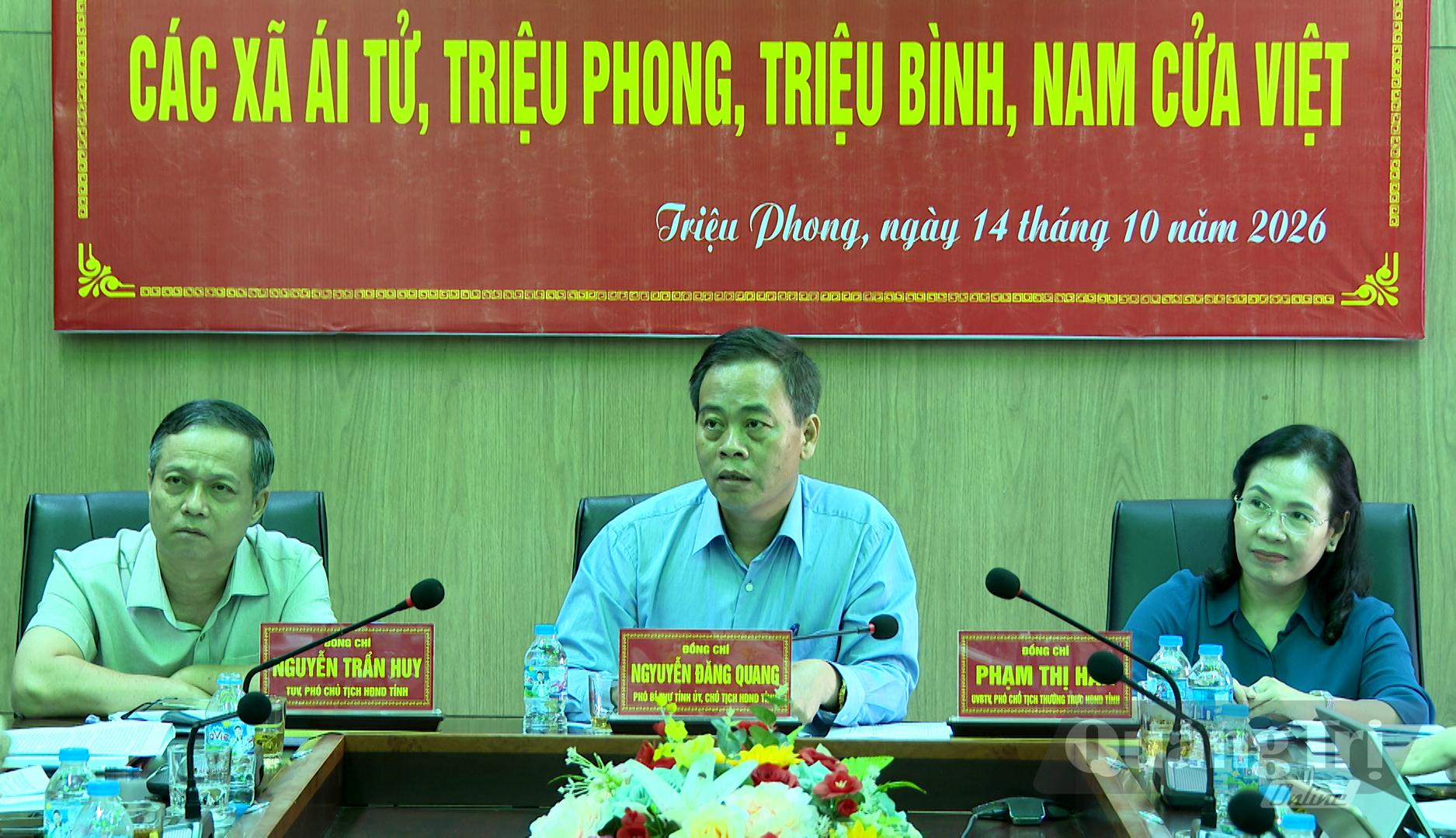Thường trực HĐND tỉnh làm việc với UBND các xã - Ảnh: T.P