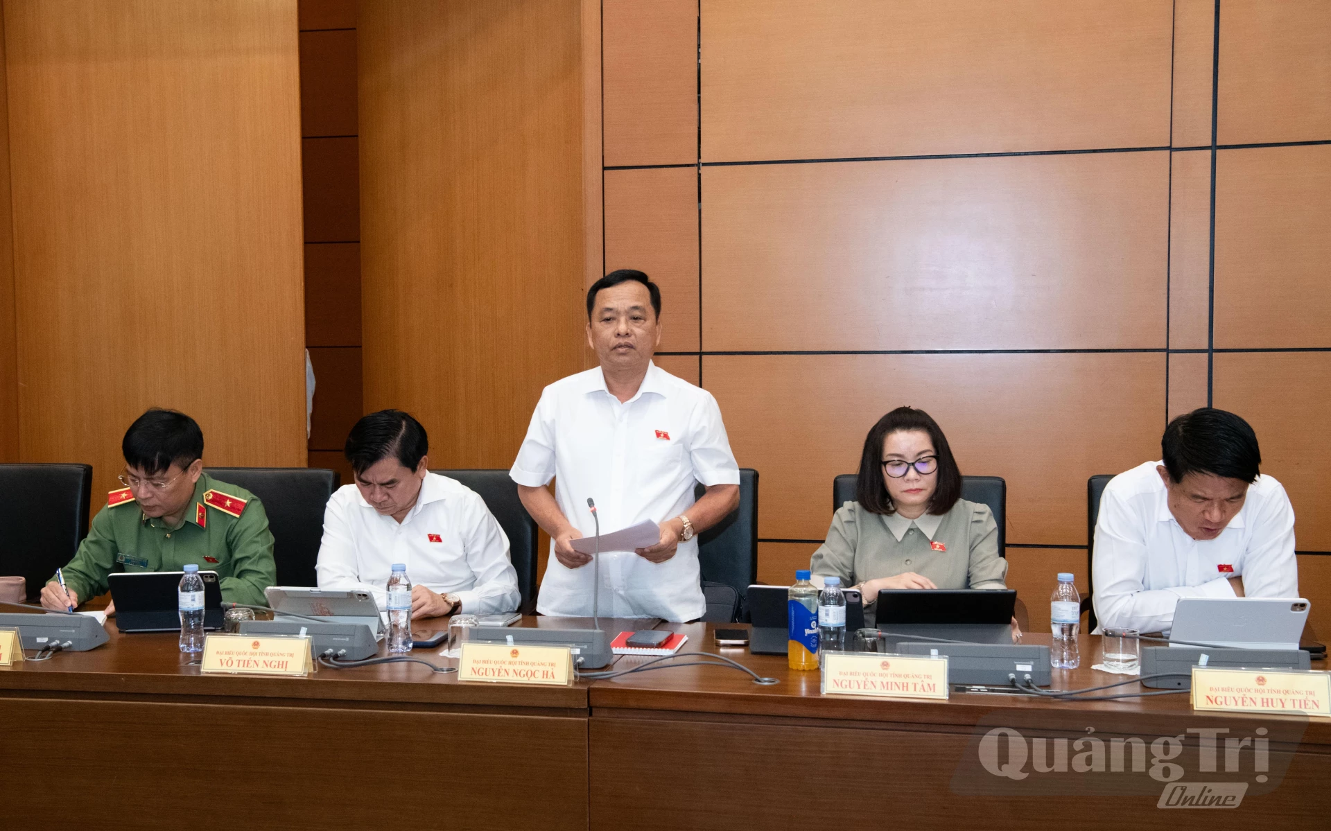 Đại biểu Nguyễn Ngọc Hà, Thiếu tướng, Phó Chủ nhiệm Ủy ban Quốc phòng, An ninh và Đối ngoại nhất trí với Báo cáo của Chính phủ và Báo cáo thẩm tra - Ảnh: CTV