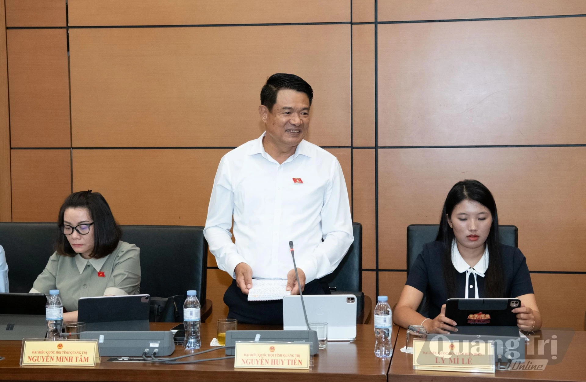 đại biểu Nguyễn Huy Tiến, Ủy viên Trung ương Đảng, Viện trưởng Viện Kiểm sát nhân dân tối cao tham gia thảo luận - Ảnh: CTV