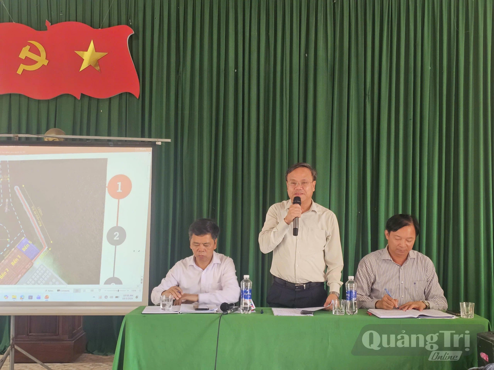 Đồng chí Lê Đức Tiến, TUV, Phó Chủ tịch UBND tỉnh phát biểu kết luận tại buổi đối thoại - Ảnh: T.P