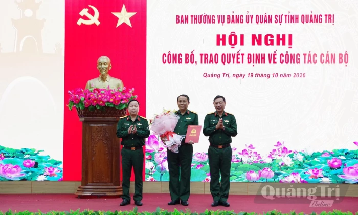 Ban Thường vụ Đảng ủy Quân sự tỉnh công bố, trao quyết định về công tác cán bộ