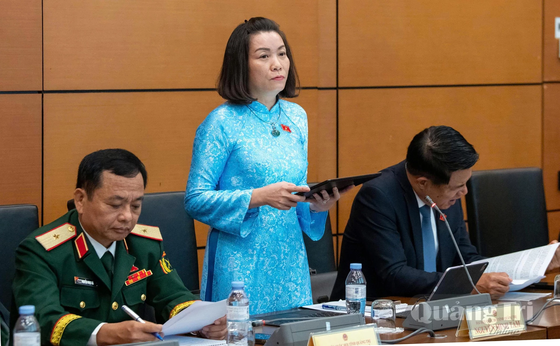 Đồng chí Nguyễn Minh Tâm, Phó Trưởng đoàn chuyên trách Đoàn Đại biểu Quốc hội tỉnh thảo luận về các dự án luật - Ảnh: CTV