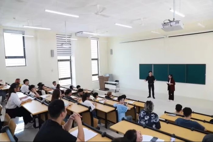 Ban hành quy định chế độ làm việc, bổ nhiệm và xếp lương nhân sự hỗ trợ giáo dục đại học
