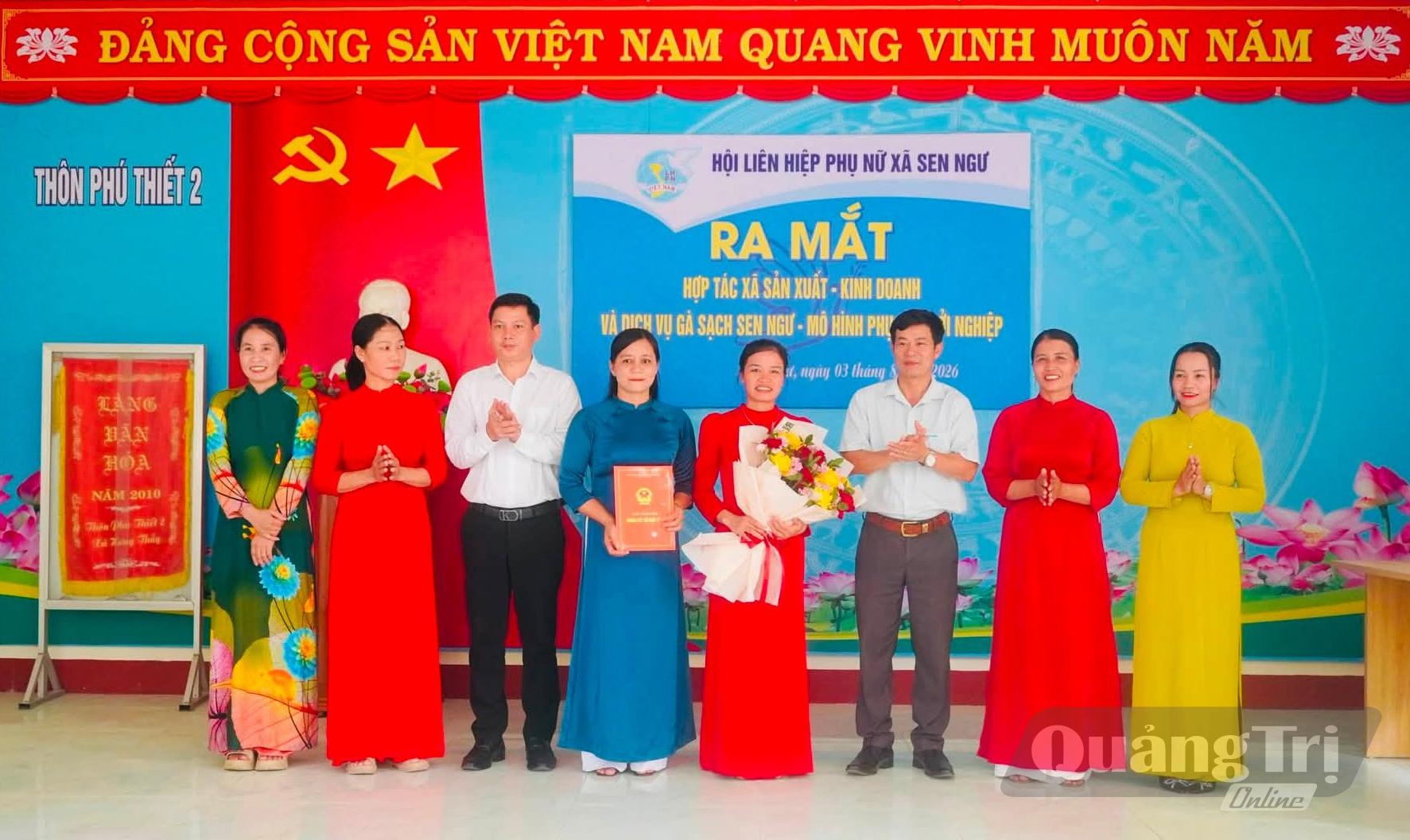Ra mắt Hợp tác xã Sản xuất kinh doanh và dịch vụ gà sạch Sen Ngư - Ảnh: NVCC