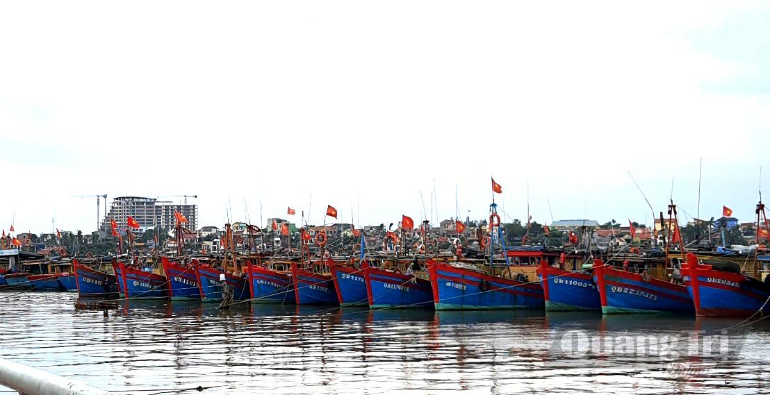 Đồng Hới phấn đấu 100% người dân, chủ tàu, thuyền viên sẵn sàng tham gia chữa cháy và CNCH khi có cháy nổ xảy ra - Ảnh: H.Tr