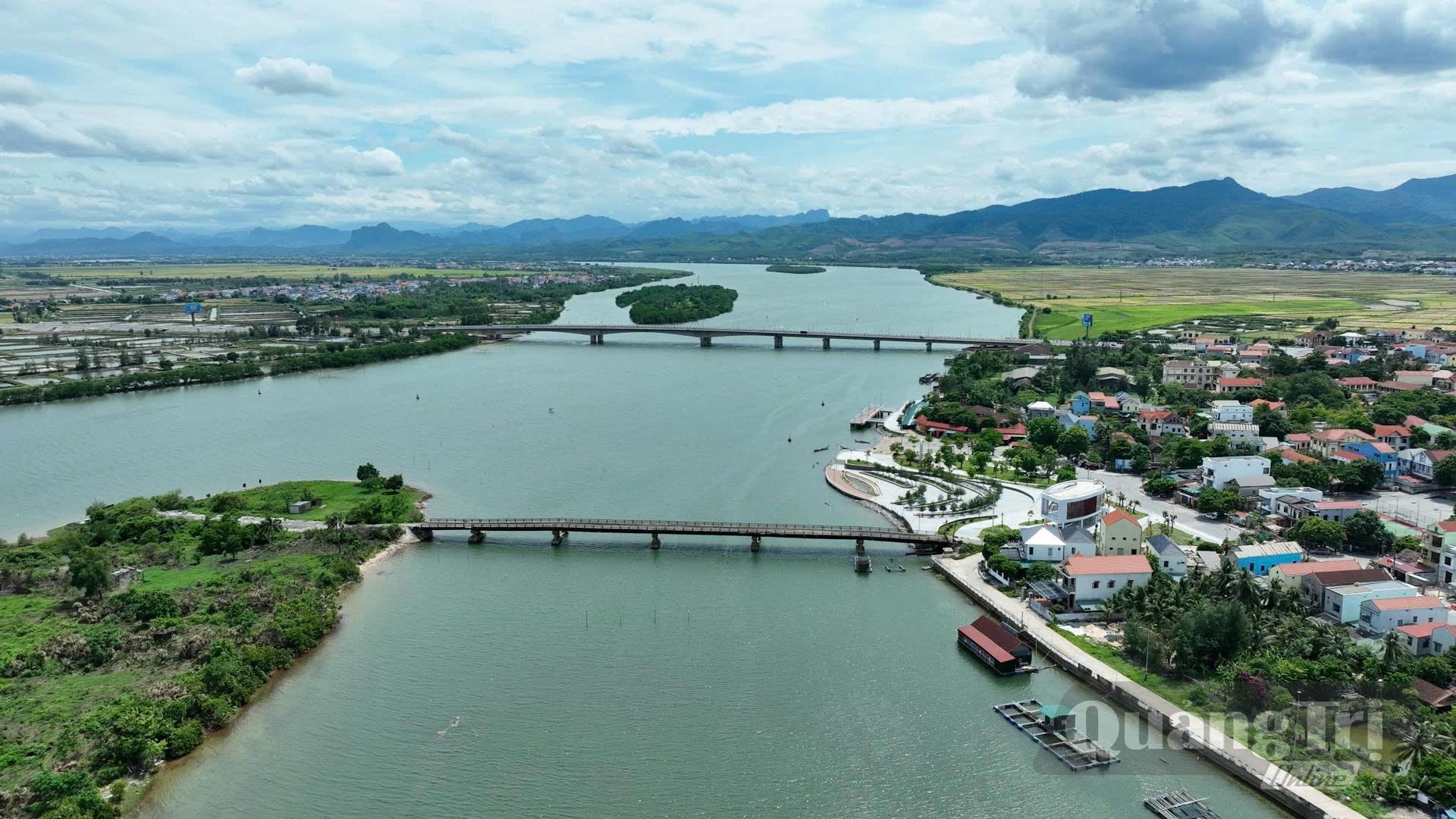 Quảng Ninh với lợi thế có sông Nhật Lệ chảy qua nên rất thuận lợi cho việc nuôi trồng thủy sản ven sông. Ảnh: Đ.N