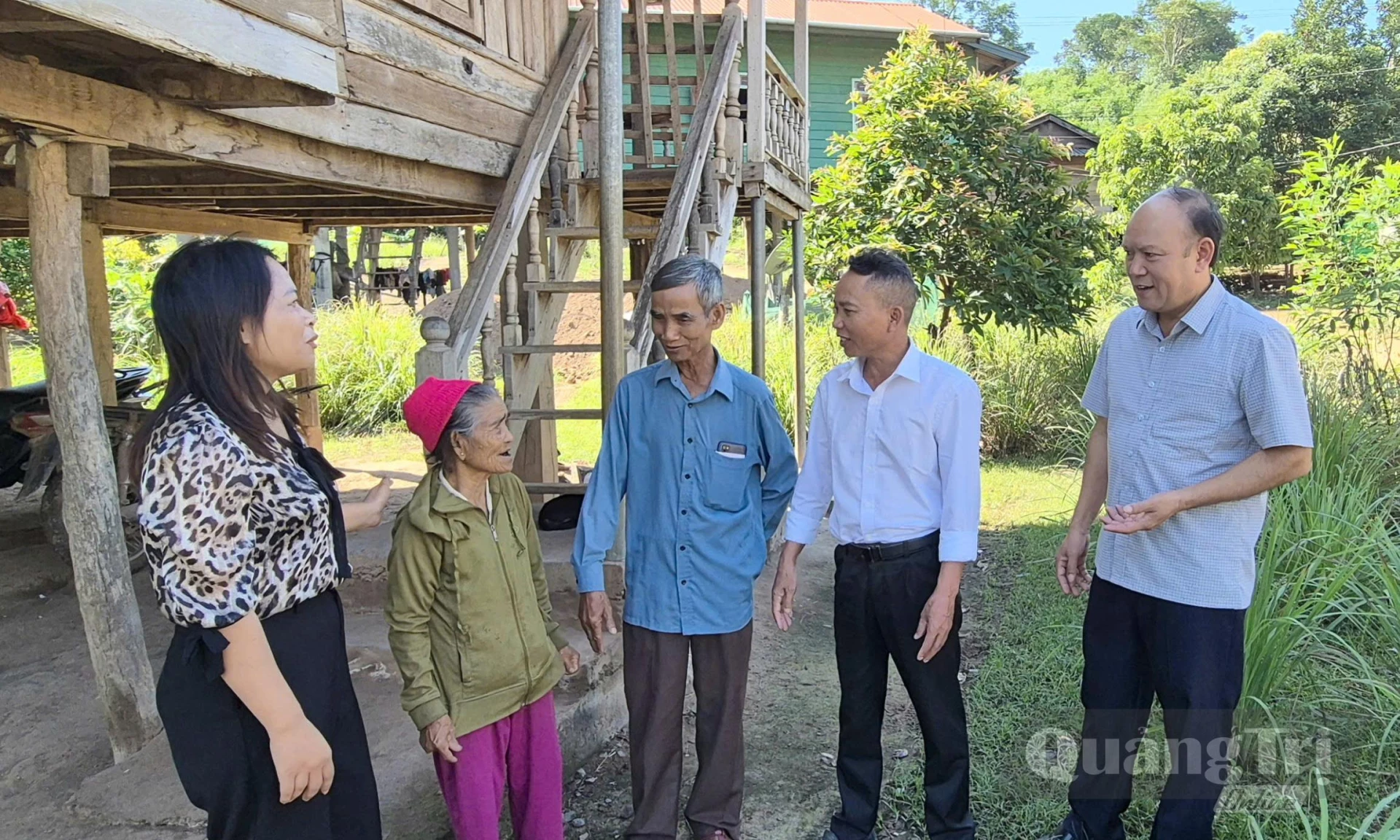 Cán bộ Ủy ban Kiểm tra Đảng ủy xã Lìa thường xuyên bám cơ sở nắm bắt tâm tư, nguyện vọng của người dân - Ảnh: K.S
